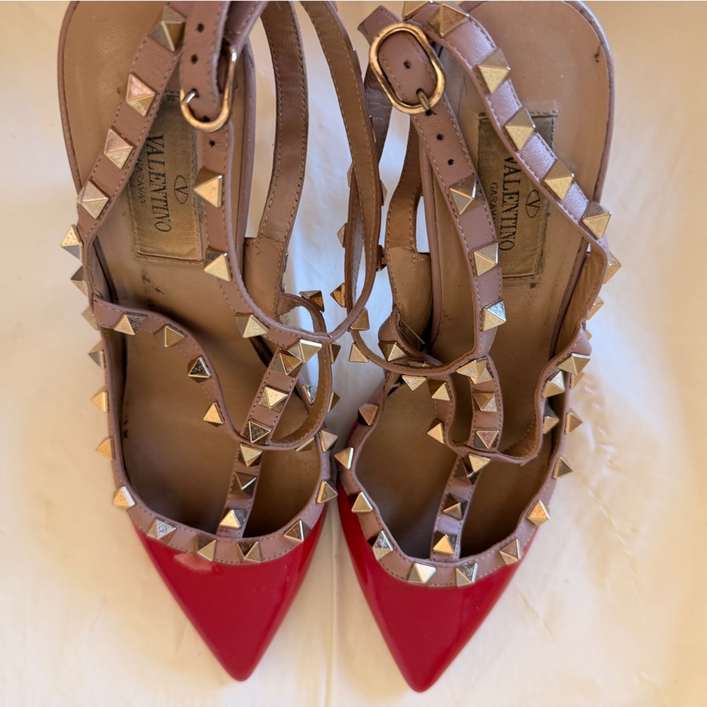 Valentino Garavani Red Patent Rockstud T-Strap Pumps – Size 37 - Picture 12 of 16